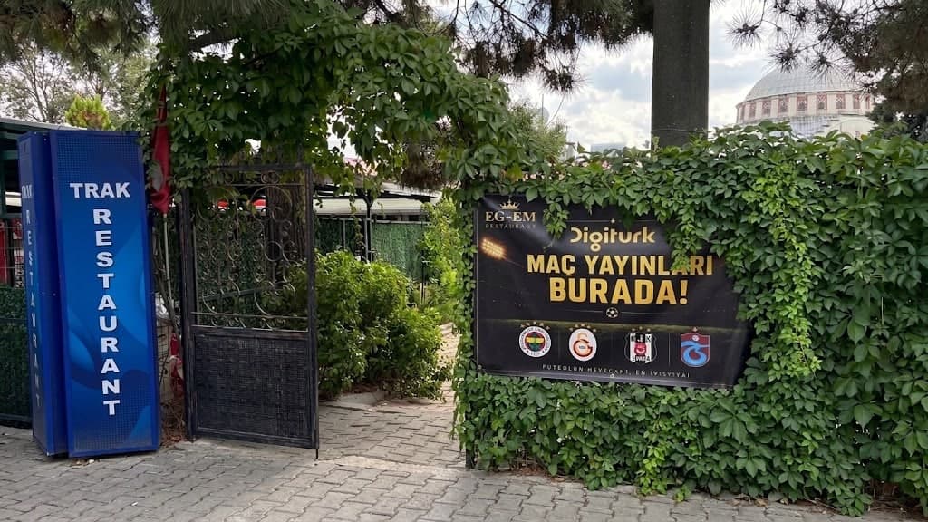 EGEM-TRAK Restaurant giriş kapısı